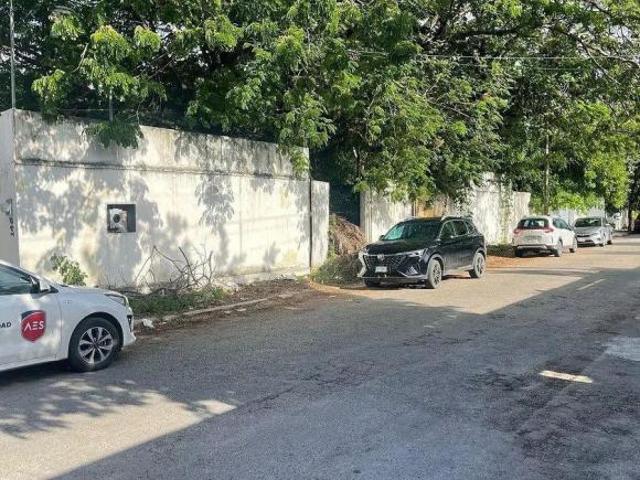 Terreno de 2,062m2 con construcción en venta sobre Prolongación Paseo Montejo