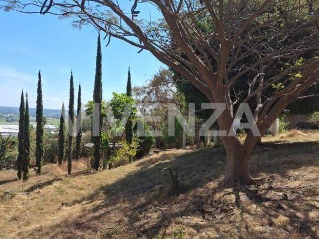 Terreno de 2,257 m² con construcción, vista panorámica y servicios en la colonia Lázaro Cárdenas, Oa