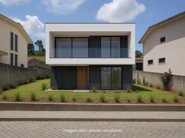 Terreno de 357 m² para Moradia de 4 Frentes em Fornelo Excelente Localização!