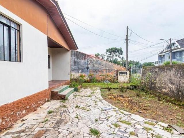 Terreno de 384m2 com 3 casas próximo da Francisco Derosso em Curitiba