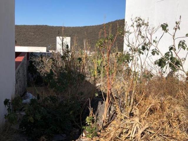 Terreno de 300 m2 en Cumbres del Cimatario, GRAN UBICACIÓN, de Oportunidad !