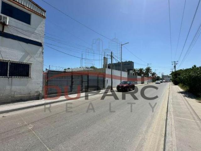 Terreno de 300m2 a 50m de la Playa