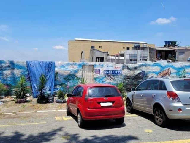 Terreno de 300m2 com 16 metros de frente em ótima localização na Cidade Ademar