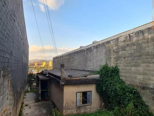 Terreno de 300m² no Jaraguá com Duas Casas e Excelente Potencial