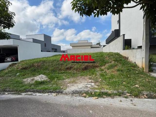 Terreno de 300m² Plano e Privilegiado no Condomínio Terras do Vale Caçapava