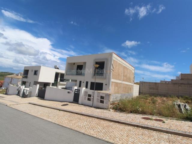 Terreno de 305 m² para Moradia Geminada Portelas, Lagos