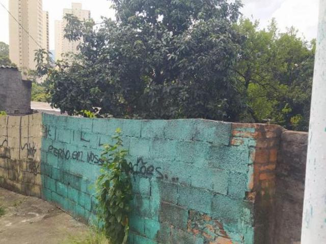 Terreno de 311 m2 murado a venda em Vila Primavera