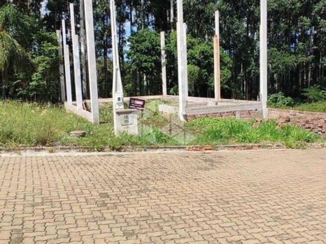 Terreno de 322 m² com pavilhão em construção na Linha Santa Cruz!