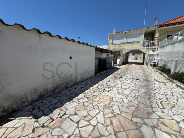 Terreno de 325 m2 Charneca de Caparica Próximo à Praia