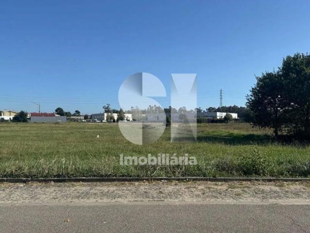 Terreno de 3277 m2 à venda Amorim, Porto