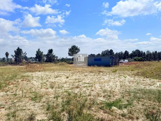 Terreno de 448m² na Quinta da Lobateira – Pronto para Casa Amovível!