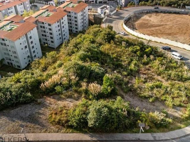 Terreno de 4624 m2 en venta, Bosque Real