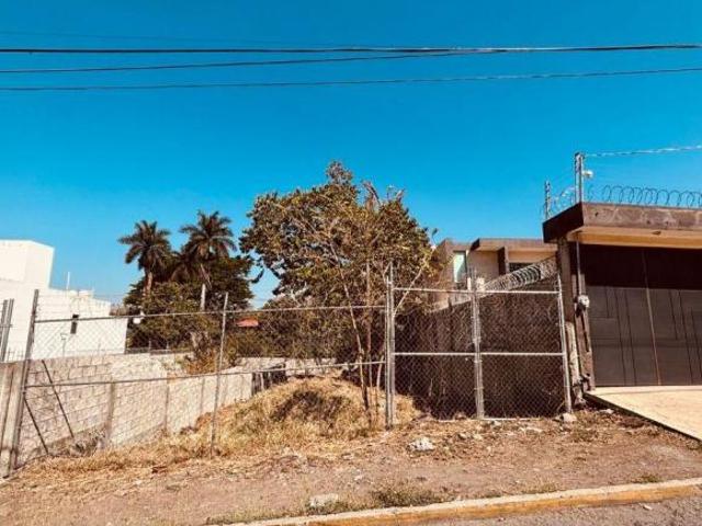 Terreno de 401 m² en venta en Fraccionamiento Pedregal de las Fuentes
