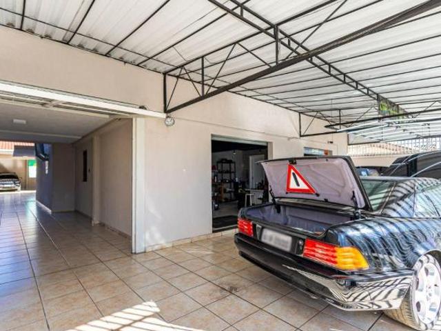 TERRENO DE 408m² COM DOIS SOBRADOS E ÁREA COMERCIAL EXCELENTE OPORTUNIDADE PARA MORADIA, NEGÓCIO.