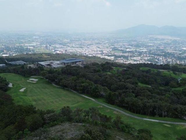 Terreno de 436 m² en venta en Cielo Country Club, vista a campo de golf y a la ciudad