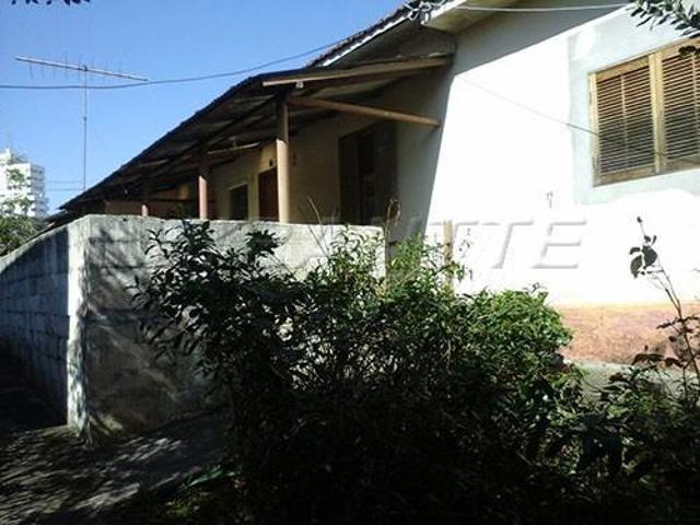 Terreno de 648m² com 2 quartos