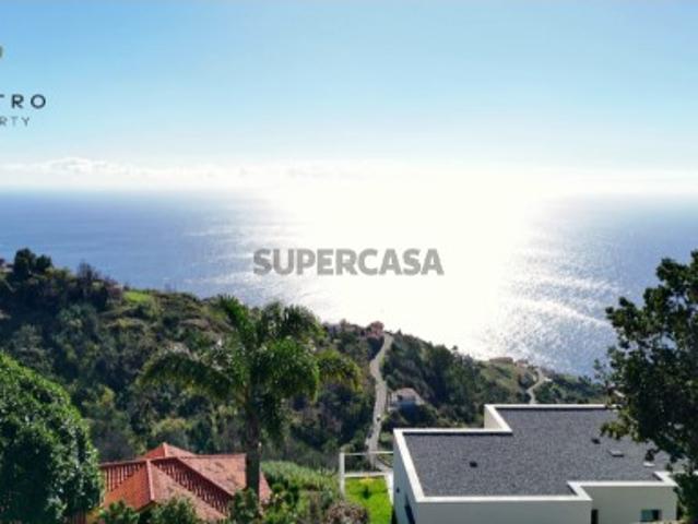 Terreno de 690 m² com Vista Mar nas Colinas Tranquilas da Fajã da Ovelha