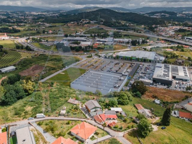 Terreno de 600m² com possibilidade de construção de moradia individual ou bifamiliar