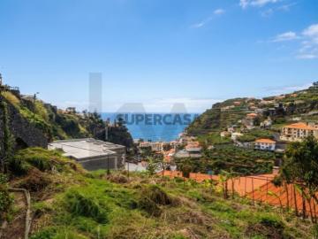 Terreno de 600m² com Vista sobre o Mar e Cidade da Ponta do Sol