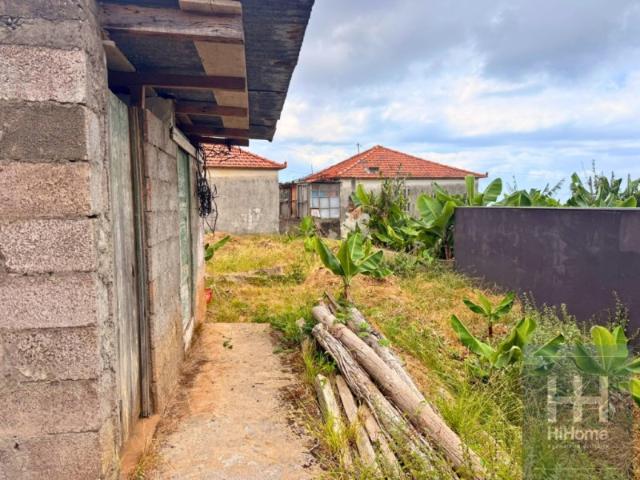 Terreno de 614 m² com Duas Moradias e Rentabilidade Livramento