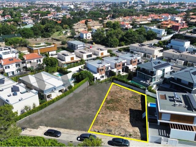 TERRENO DE 637 M² COM PROJETO APROVADO PARA MORADIA T4, BIRRE, CASCAIS