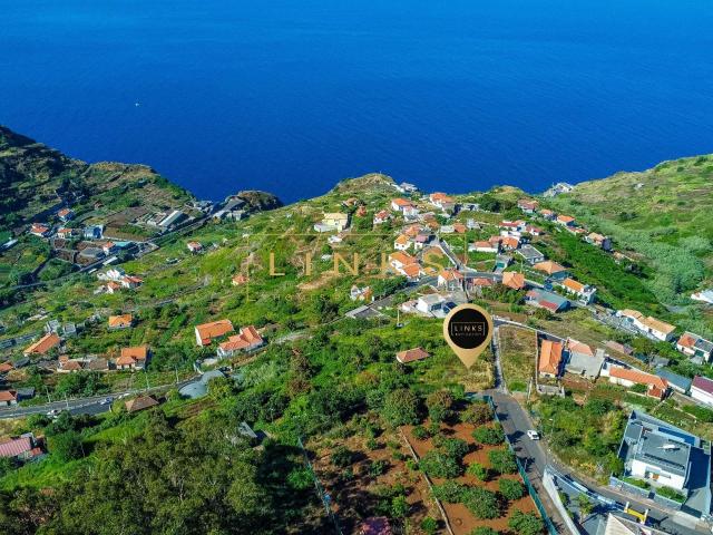 Terreno de 635 m² com Vista Mar Definitiva na Quinta Grande, Câmara de Lobos