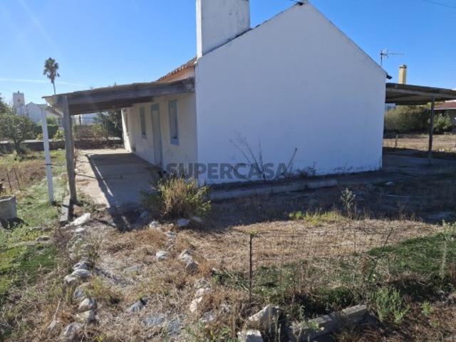 Terreno de 6.750 m² com casa, armazém e potencial de valorização