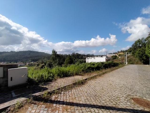 Terreno de 770 m2 para uma moradia V4 individual, Santa Leocádia Barcelos