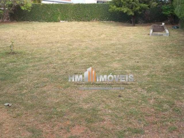 Terreno de 700 m² todo plano em áarea nobre da cidade de Atibaia, próximo da Av Lucas Nogueira Garce
