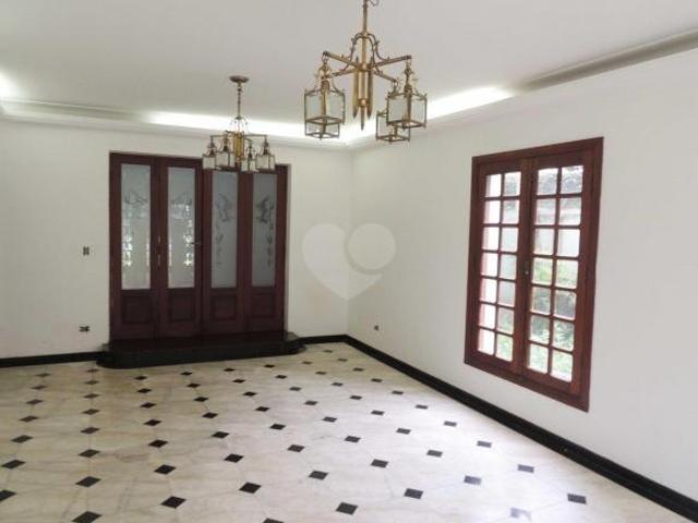 Terreno de 720m 4 quartos, piscina e amplo jardim