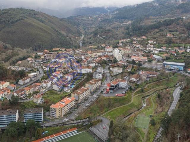 Terreno de 7500 m2 com frente de ribeiro Terras de Bouro, Braga