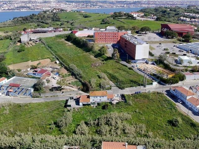 Terreno de 7.000 m² | Monte da Caparica