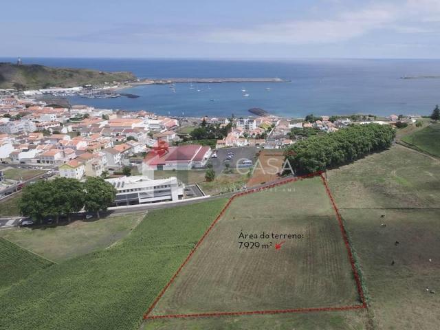 Terreno de 7.929 m² no coração da Praia da Vitória