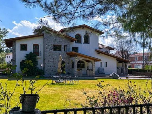 Terreno de 803m2 en venta en Valle de Zamarrero con vistas al lago del Parque Sierra Morelos