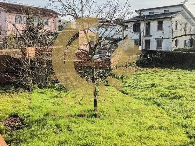Terreno de 830m2 plano com viabilidade de construção de moradia isolada em Oliveira de Azeméis