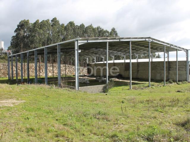 Terreno de 8.000 m2 com 2 Armazéns em Famalicão