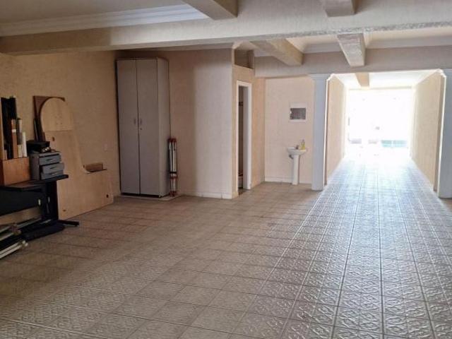 Terreno de 901 m² à venda em Vila Galvão