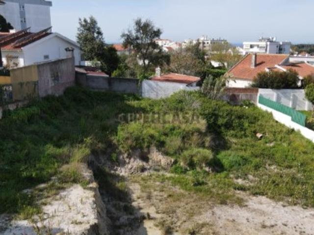 Terreno de 911m2 com Projeto Aprovado na Charneca de Caparica, Almada