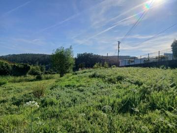 Terreno de 937 m2 p/Construção de Moradia de 4 Frentes