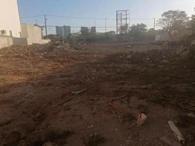Terreno de 9,855 m2 Sobre Periférico Norte Mérida
