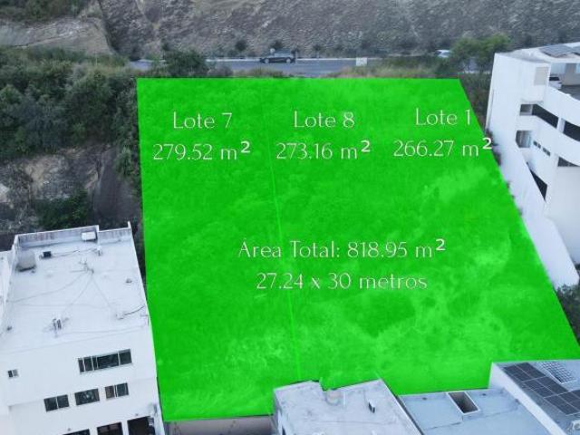 Terreno Descendente de 819 m2 en Venta en Colinas de San Jerónimo