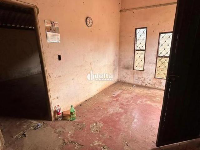 Terreno disponível para venda no bairro São Jorge em Uberlândia MG