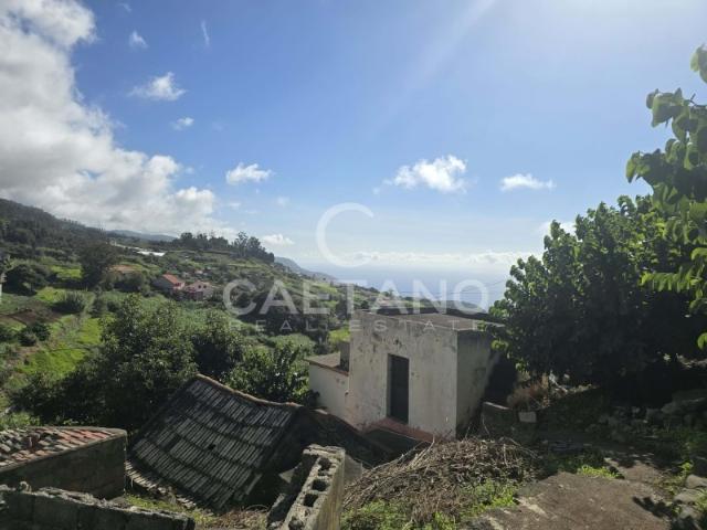 Terreno dos Seus Sonhos em Ponta do Sol com Grande Potencial com Vista Mar!