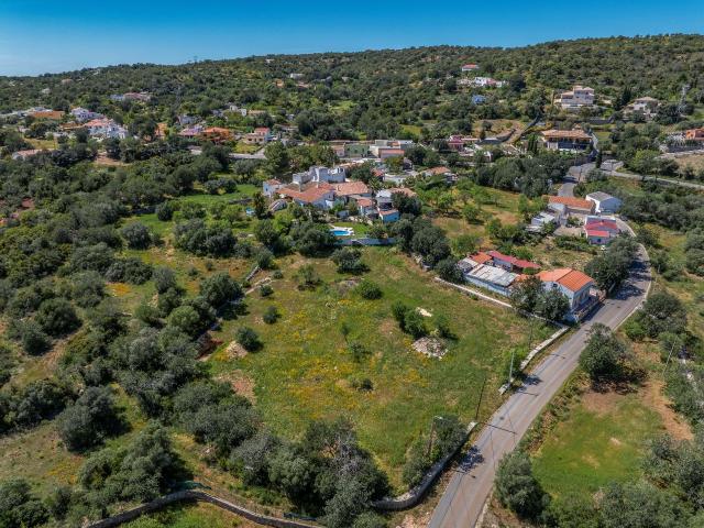Terreno excelente com Projeto a 5 minutos do centro de Loule