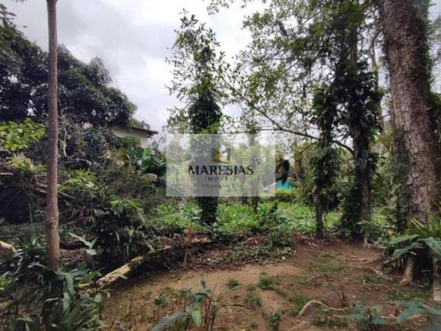 Terreno Exclusivo à Beira Mar: 850m² de Natureza Preservada a 600m da Praia em Localização Premiu