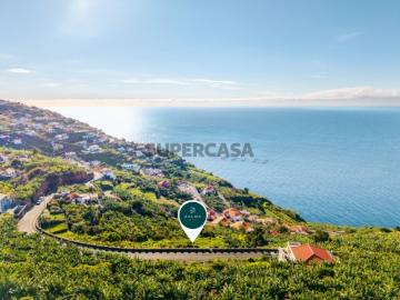 Terreno Exclusivo com Vista Deslumbrante na Ribeira Brava
