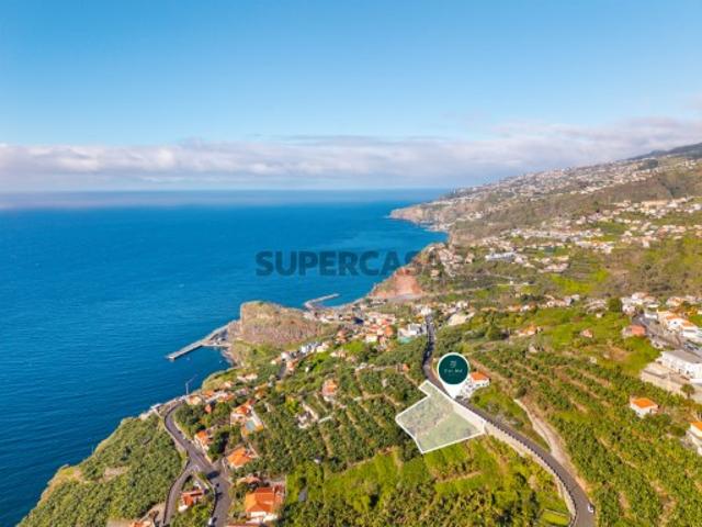 Terreno Exclusivo com Vista Deslumbrante na Ribeira Brava
