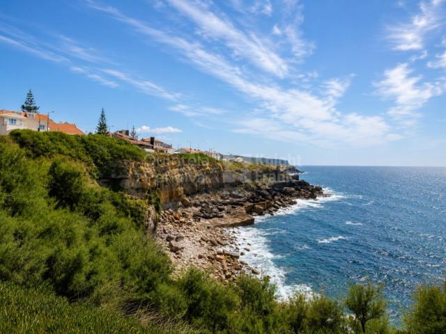 Terreno exclusivo com vista mar para moradia em Sintra