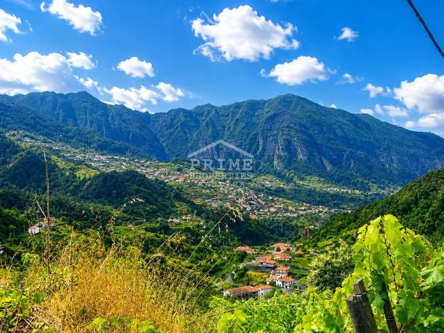 Terreno Exclusivo com Vista Panorâmica em São Vicente