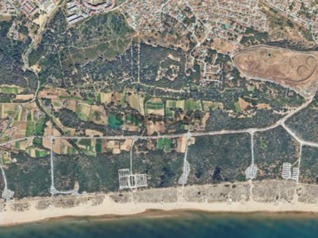 Terreno Exclusivo de 1.583m² O Refúgio Perfeito na Charneca da Caparica
